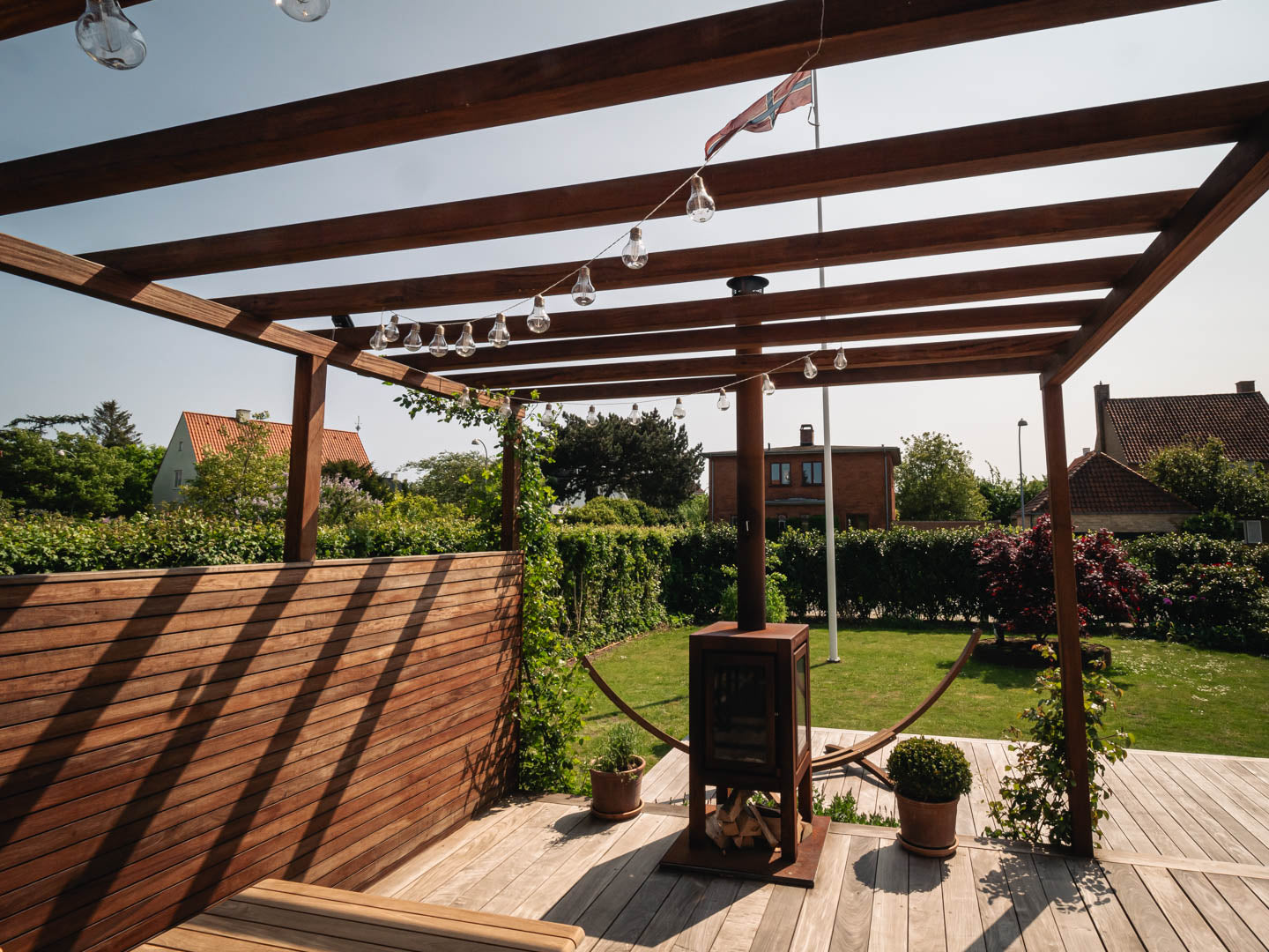 Pergola i træ – skræddersyet til terrassen