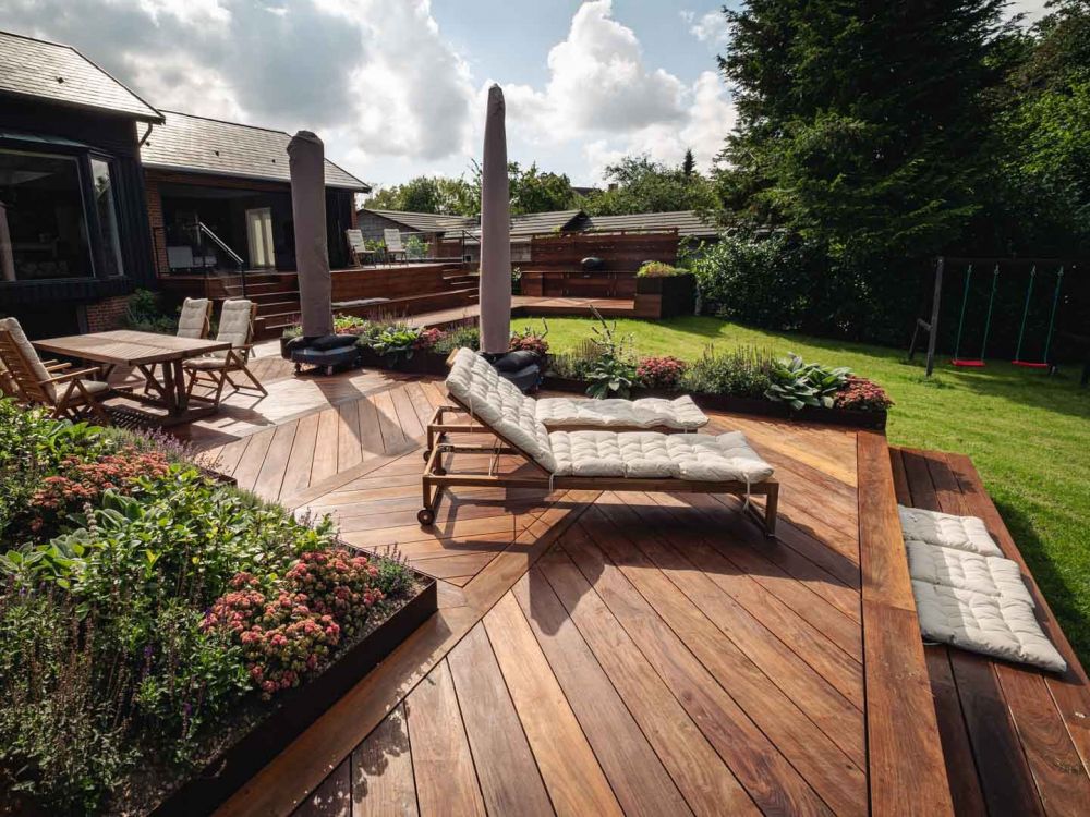 Skab smukke udeområder med optimale indretning af terrasse