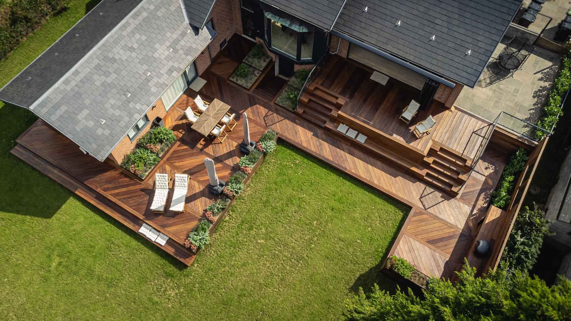 Eksklusiv træterrasse i anderledes mønster