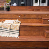 112 m2 terrasse med plantekasser, spanske trapper og lysspots i Vedbæk