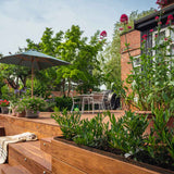 112 m2 terrasse med plantekasser, spanske trapper og lysspots i Vedbæk