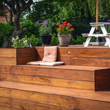 112 m2 terrasse med plantekasser, spanske trapper og lysspots i Vedbæk