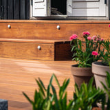 112 m2 terrasse med plantekasser, spanske trapper og lysspots i Vedbæk