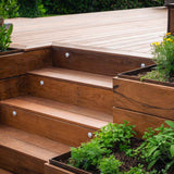 112 m2 terrasse med plantekasser, spanske trapper og lysspots i Vedbæk