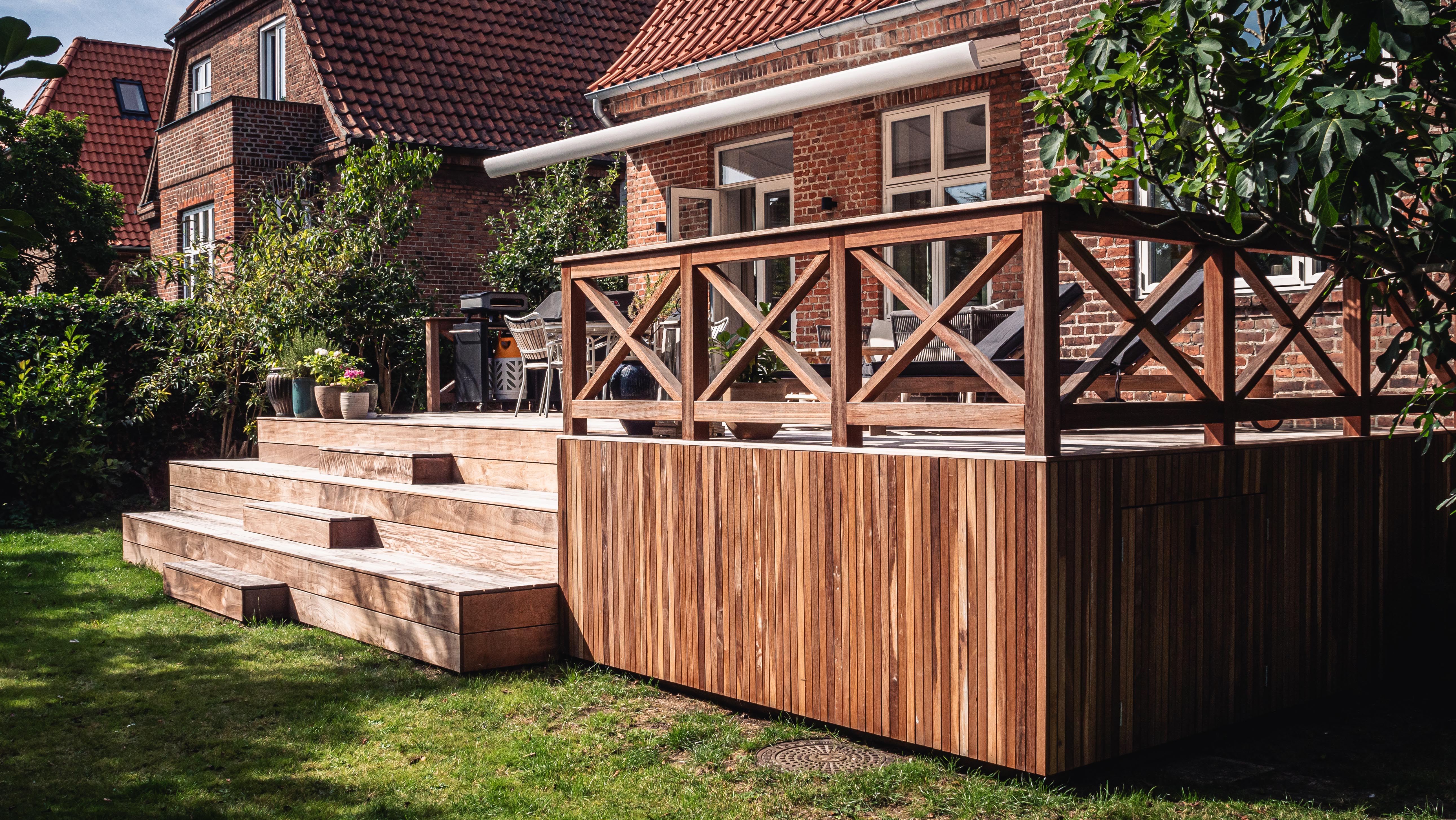 Hævede terrasser: Design og konstruktion af terrasser i højden