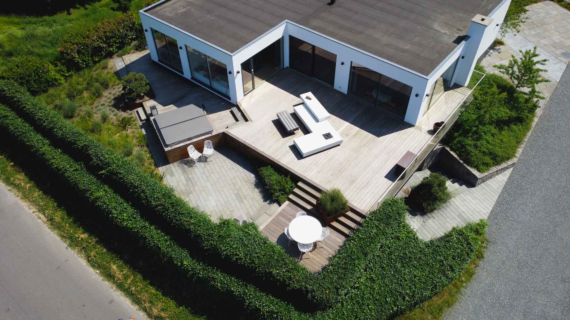 Hævet terrasse – inspiration: Se 3 unikke løsninger på hævede terrasser