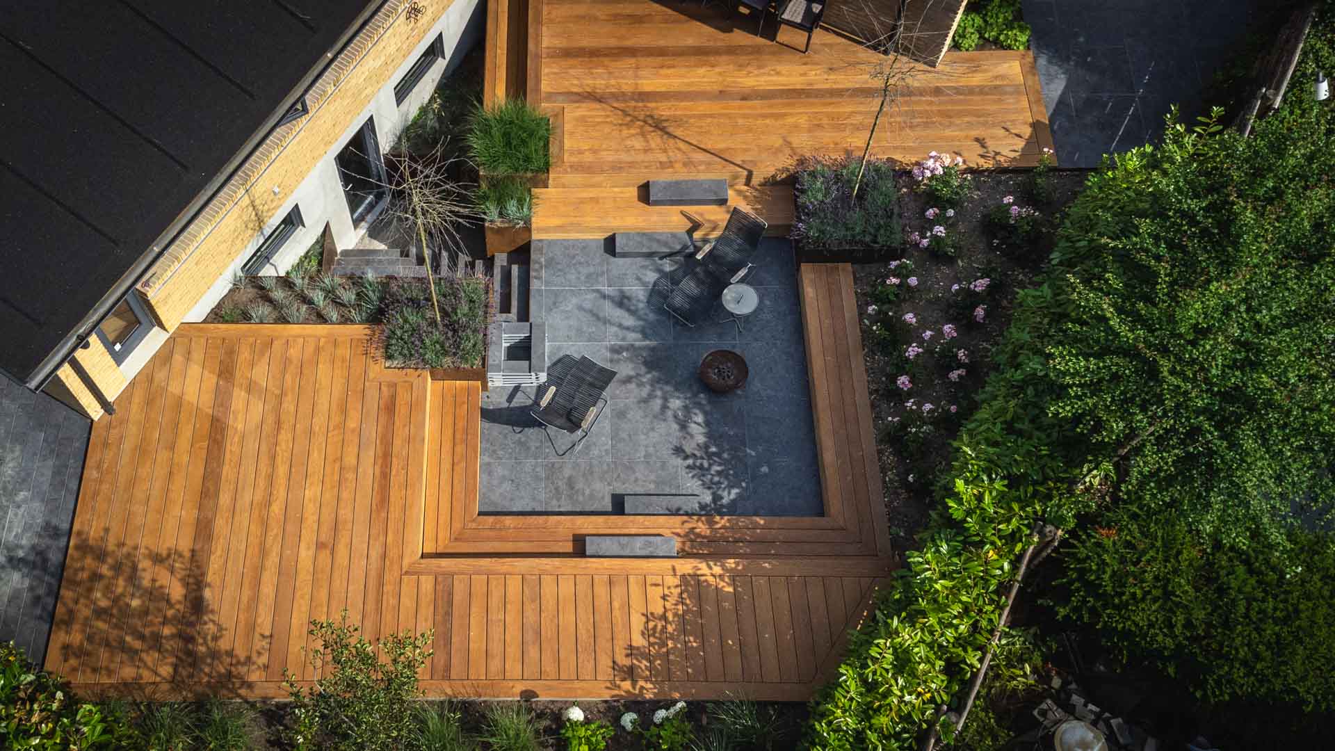 Terrasse bygget i samarbejde med Havedesigner