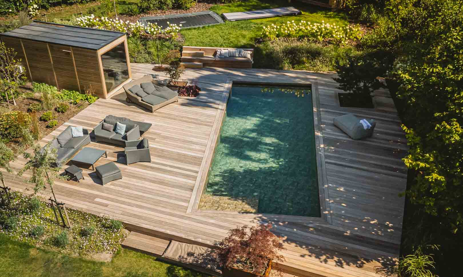 Terrasse med pool og sauna bygget i ipé i Vedbæk