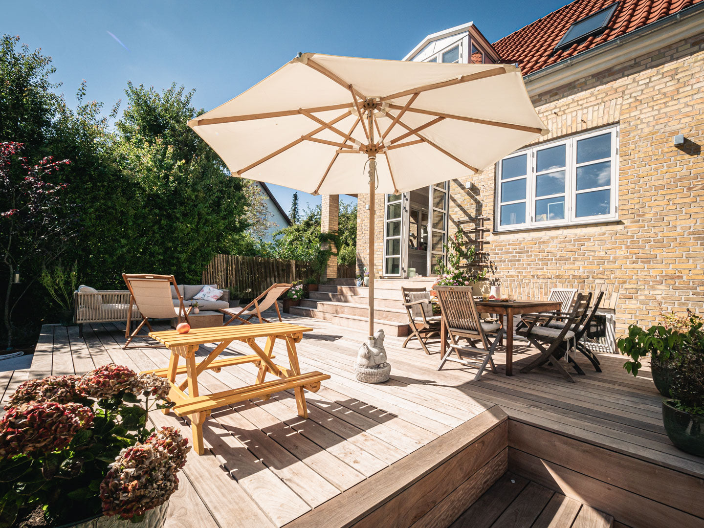 Skab din terrasse der forener hus og have i Emdrup | Kun Terrasser