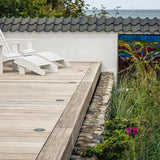 Eksklusiv kystterrasse med skulpturelle trappeforløb