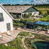 114 m² organisk ipé-terrasse ved svømmesø i Bregnerød
