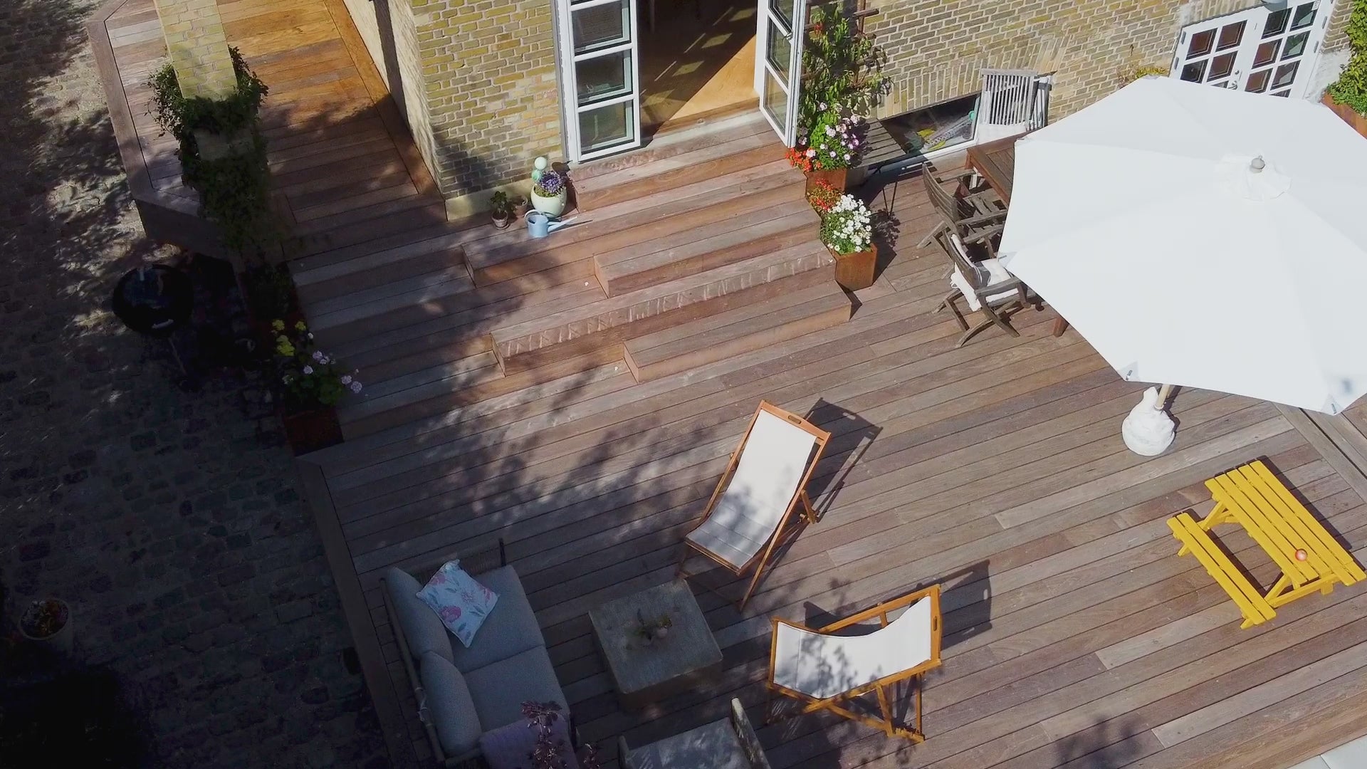 casevideo af smuk træterrasse